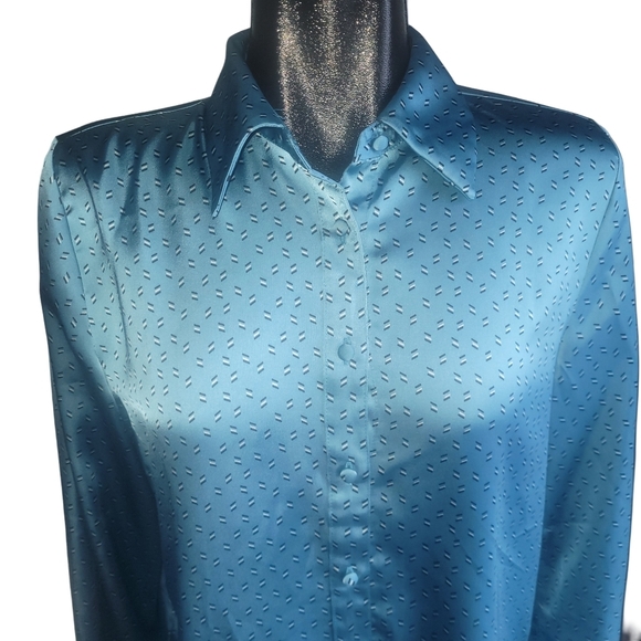RW&CO Aqua Colored Satiny Soft Button Up Shirt S - Picture 2 of 7